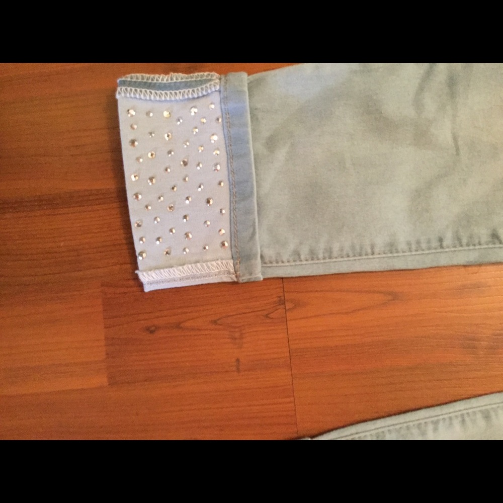 YMI‎ - Picture 3 of 4